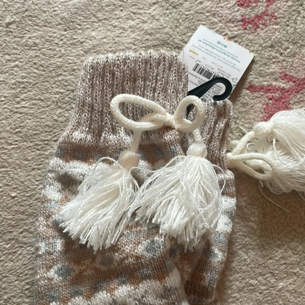NWT Muk Luks high socks- OS